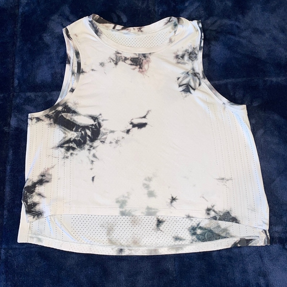 Lululemon train to be shibori tank